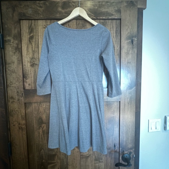 H&M basic gray woman’s medium dress. Scoop neck. cotton, polyester, elastane. - Picture 2 of 6